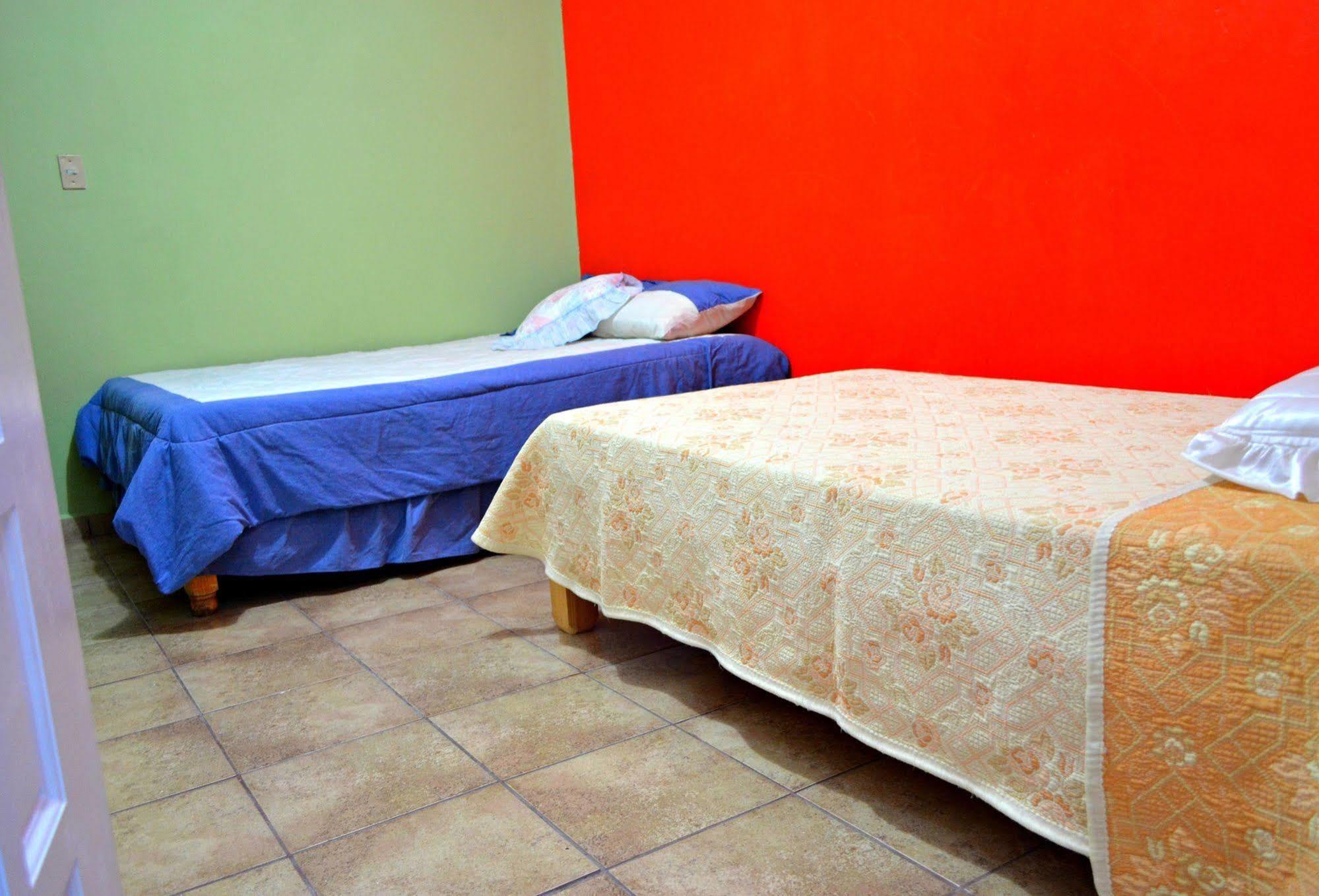 Hostal Maple Керетаро Экстерьер фото